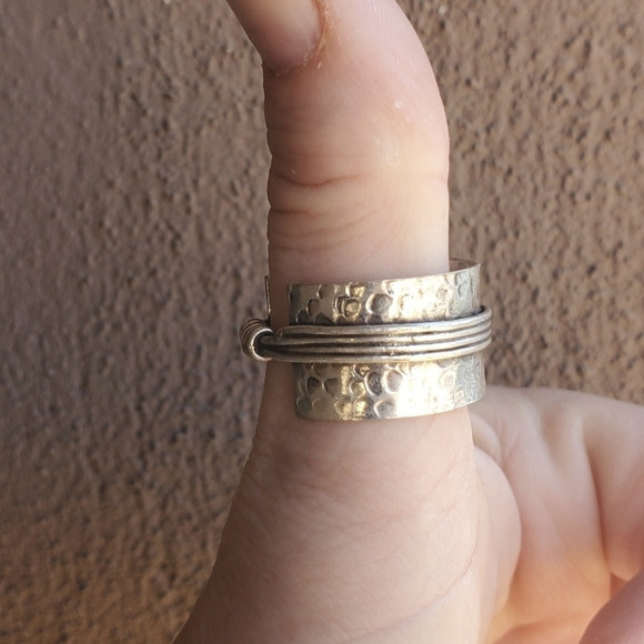 New Unique Twisted Silver Band Ring. - Picture 9 of 16